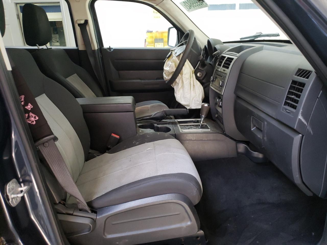 Photo 5 from auction – 2008 DODGE NITRO SXT with VIN 1D8GU28K18W241158