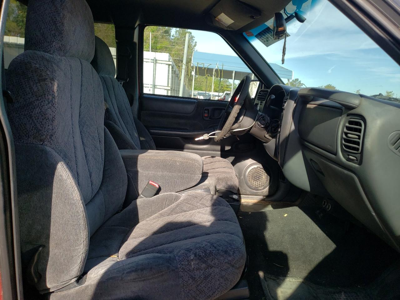 Photo 5 from auction – 2001 GMC SONOMA with VIN 1GTCS19W718158889
