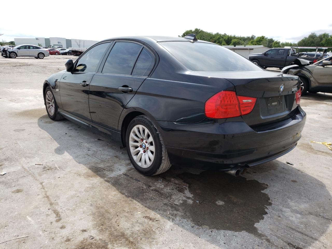 Photo 3 from auction – 2009 BMW 328 I with VIN WBAPH735X9E127343
