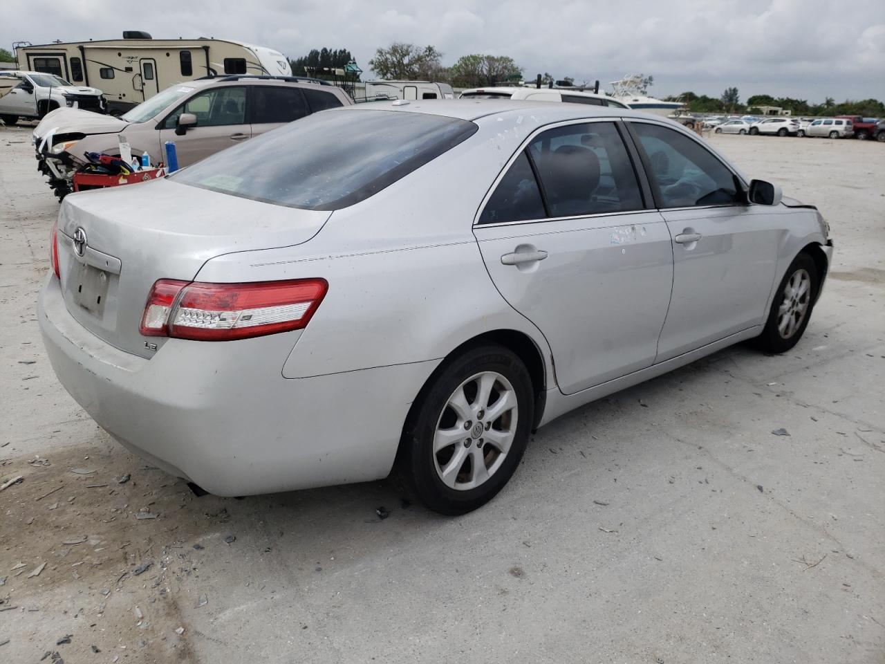 Photo 4 from auction – 2011 TOYOTA CAMRY BASE with VIN 4T1BF3EK2BU749943