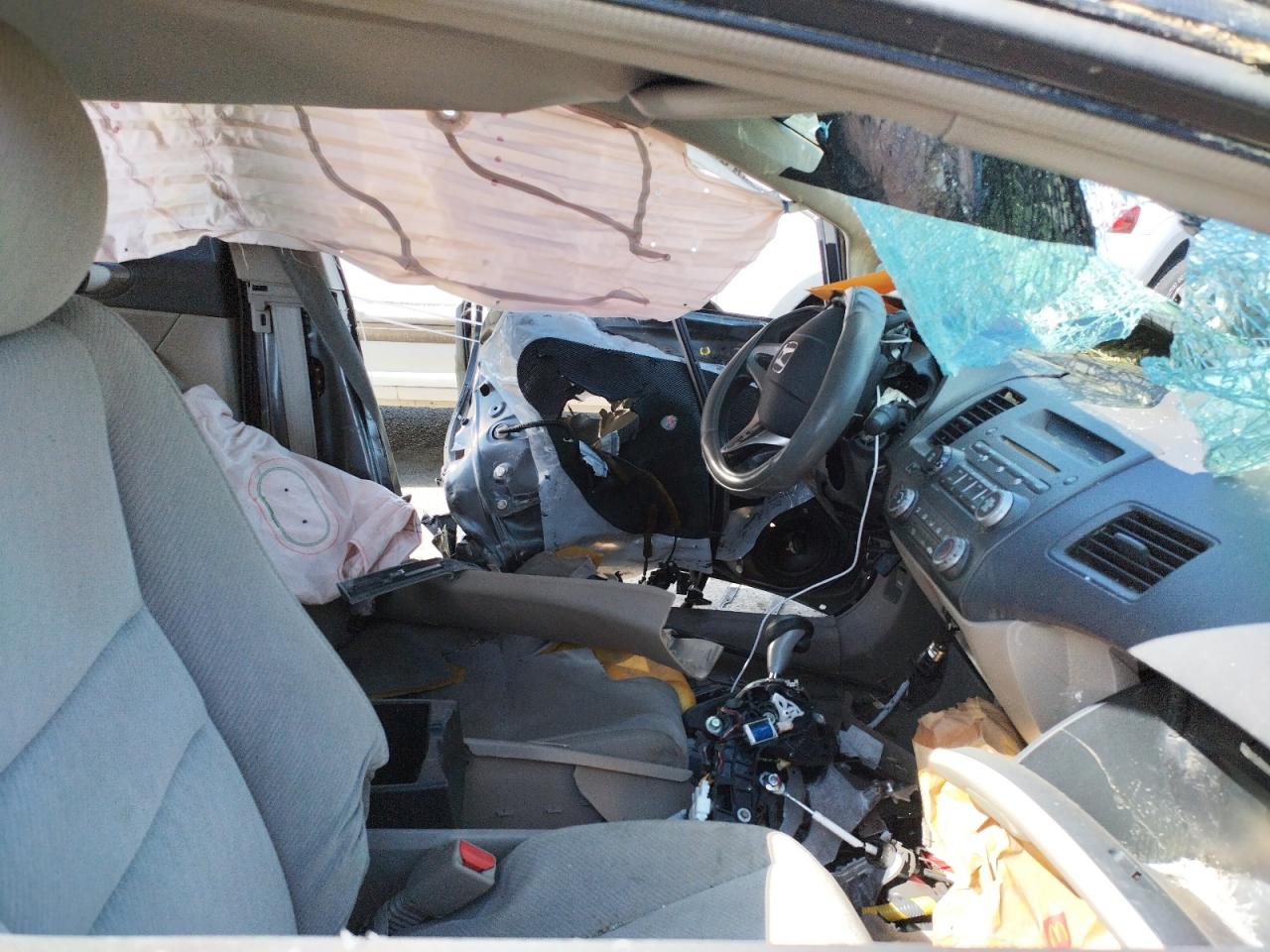 Photo 5 from auction – 2009 HONDA CIVIC LX with VIN 19XFA16549E035905