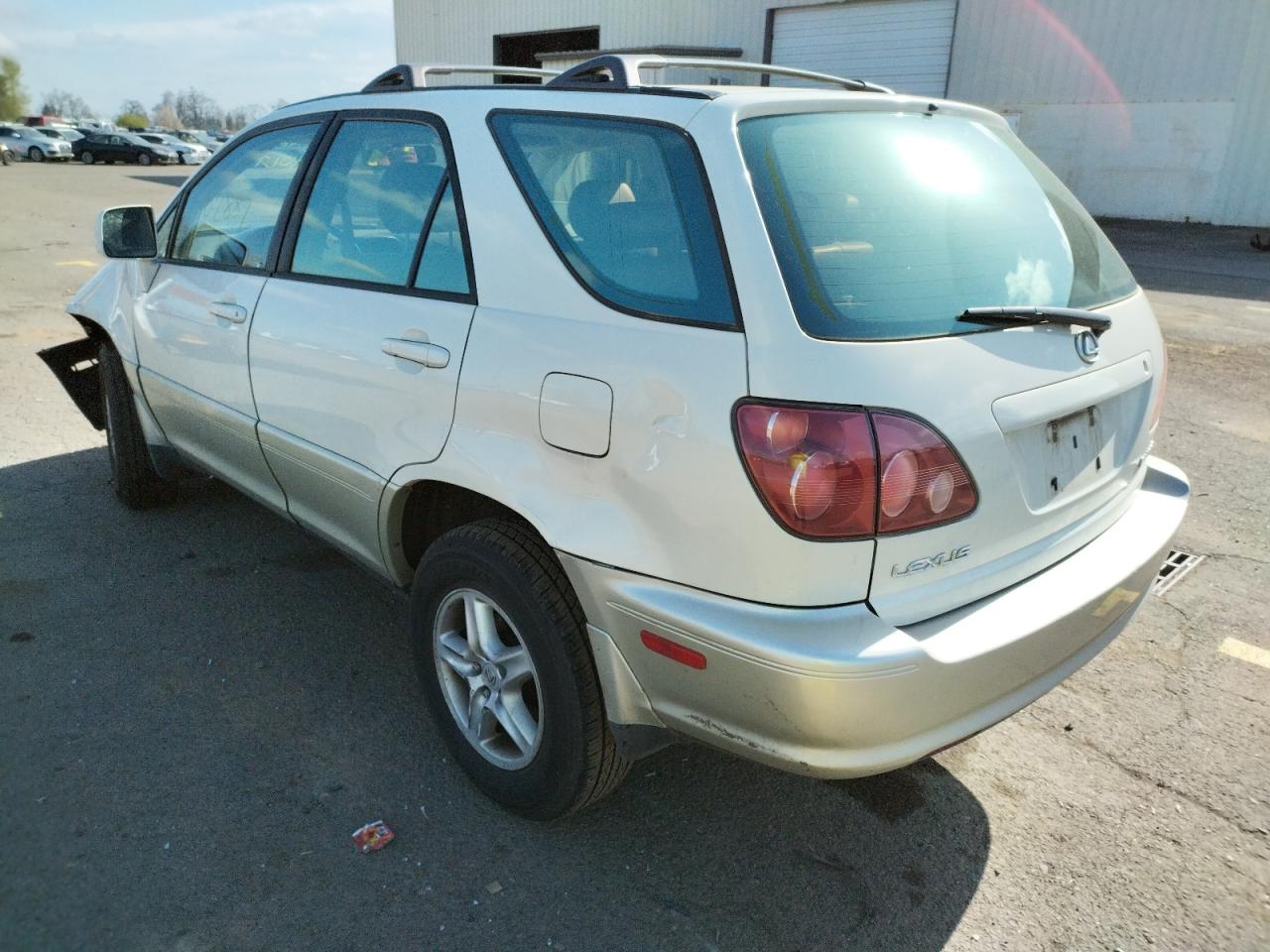 Photo 3 from auction – 2000 LEXUS RX 300 with VIN JT6GF10U9Y0063557