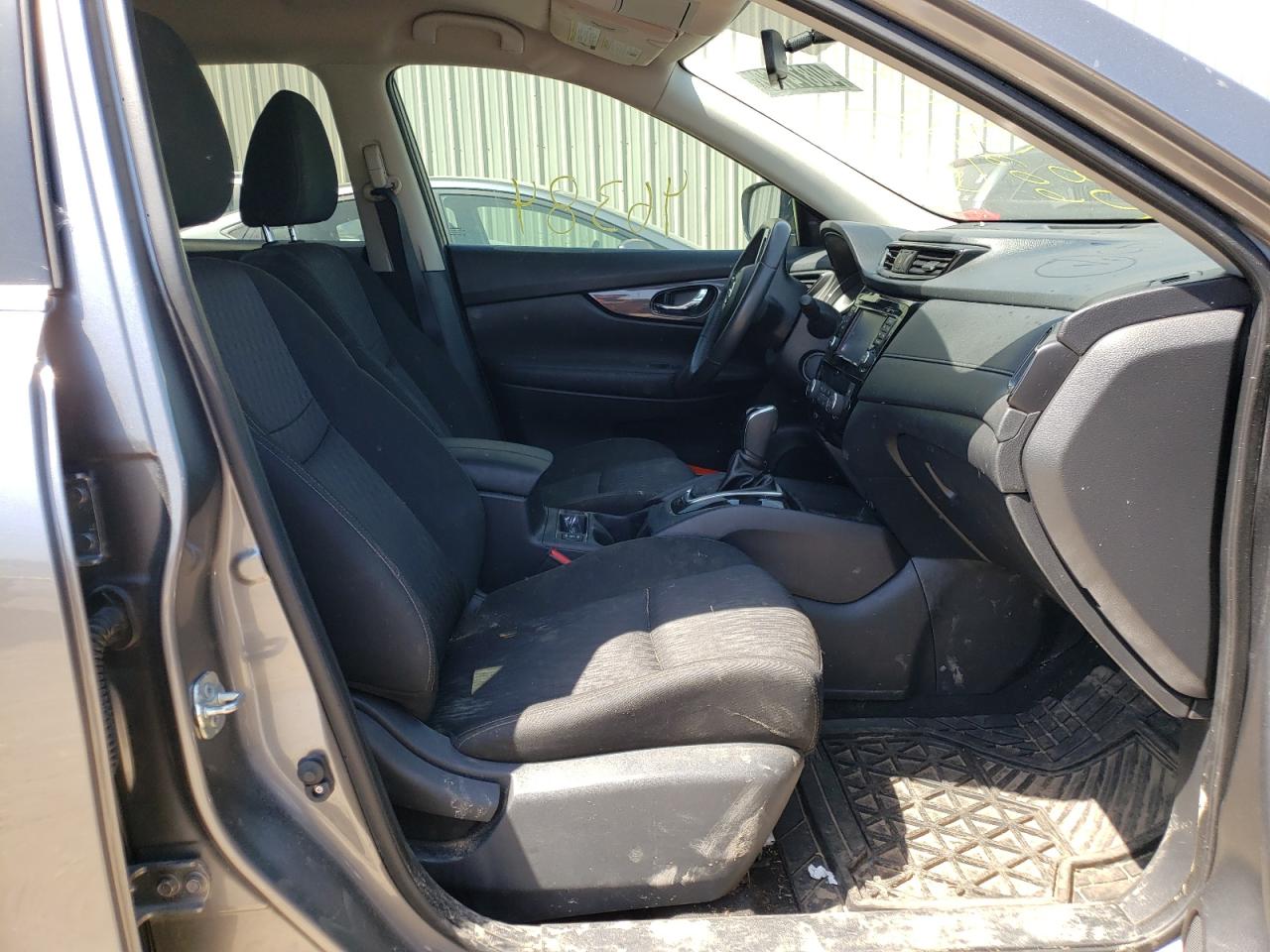 Photo 5 from auction – 2017 NISSAN ROGUE S with VIN KNMAT2MT6HP602271