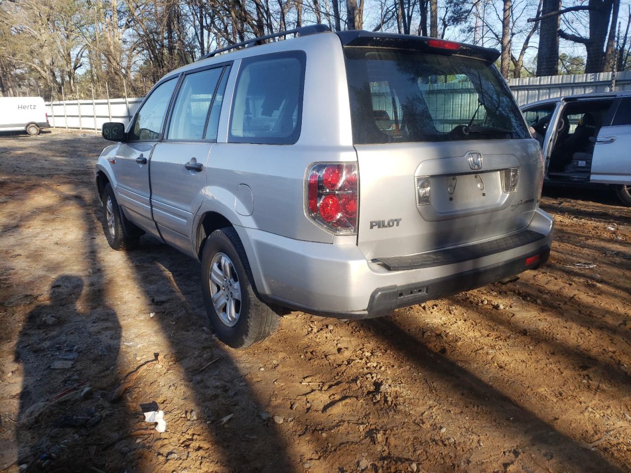 Photo 3 from auction – 2006 HONDA PILOT LX with VIN 2HKYF18116H000167
