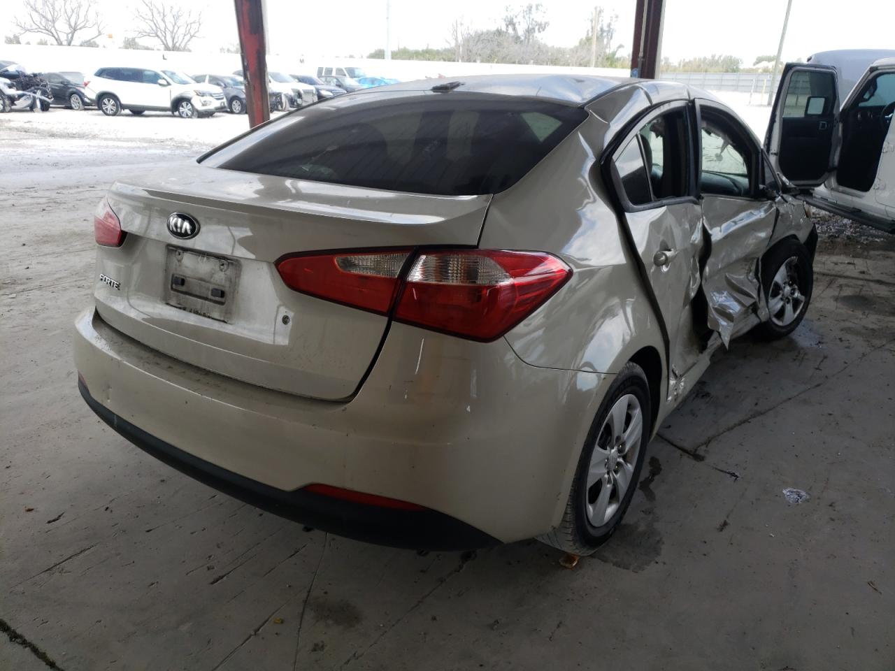 Photo 4 from auction – 2015 KIA FORTE LX with VIN KNAFK4A64F5379432