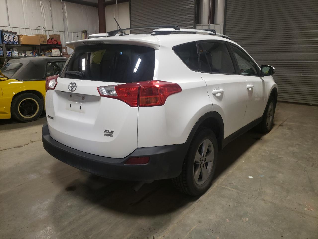 Photo 4 from auction – 2015 TOYOTA RAV4 XLE with VIN 2T3RFREV7FW252668