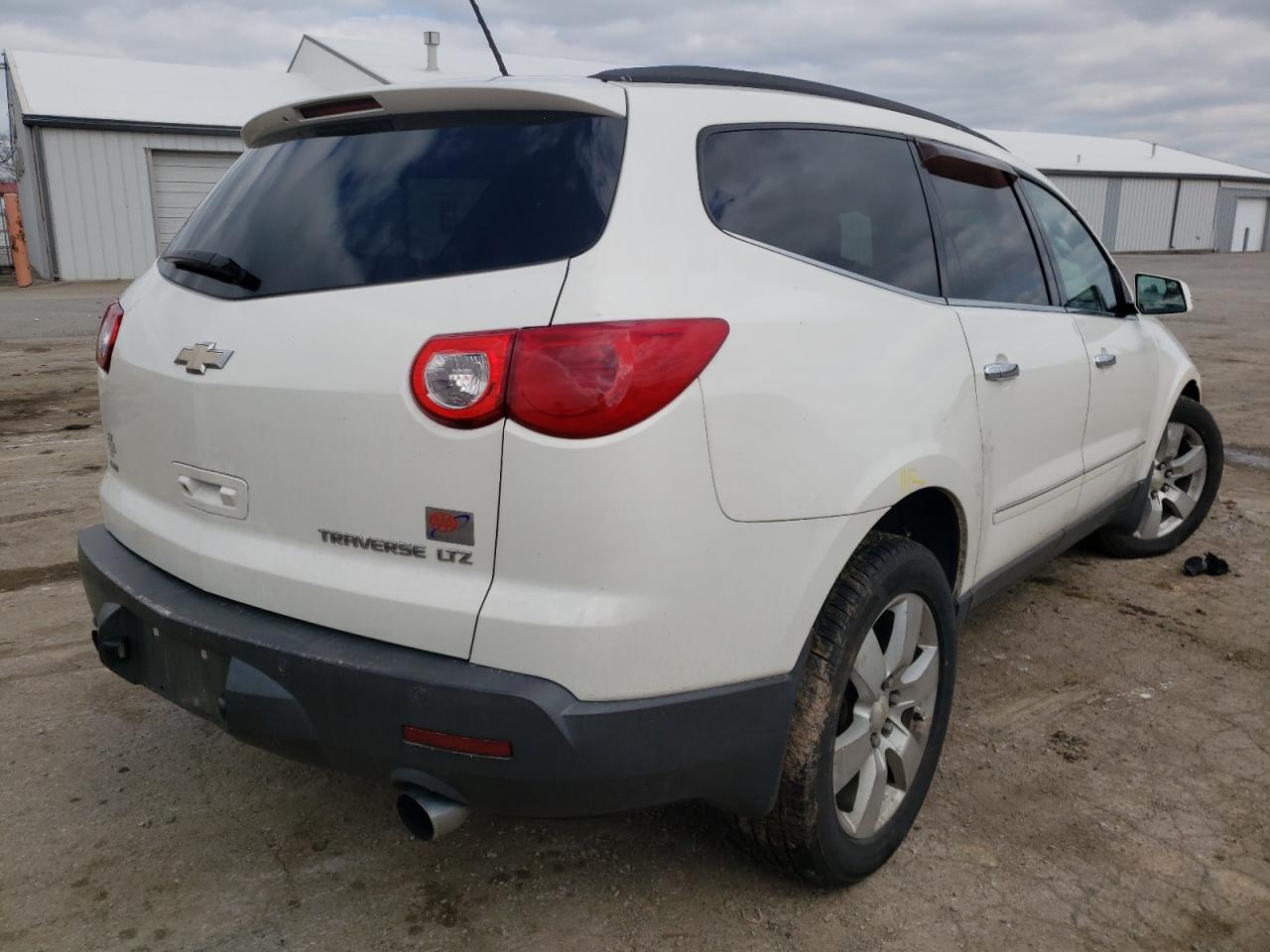 Photo 4 from auction – 2011 CHEVROLET TRAVERSE L with VIN 1GNKVLED4BJ312902