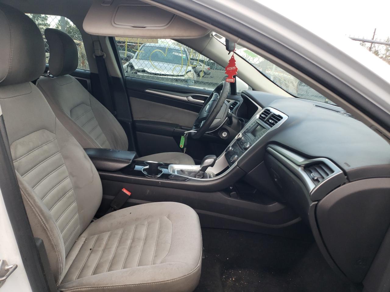 Photo 5 from auction – 2014 FORD FUSION S with VIN 3FA6P0G75ER234205