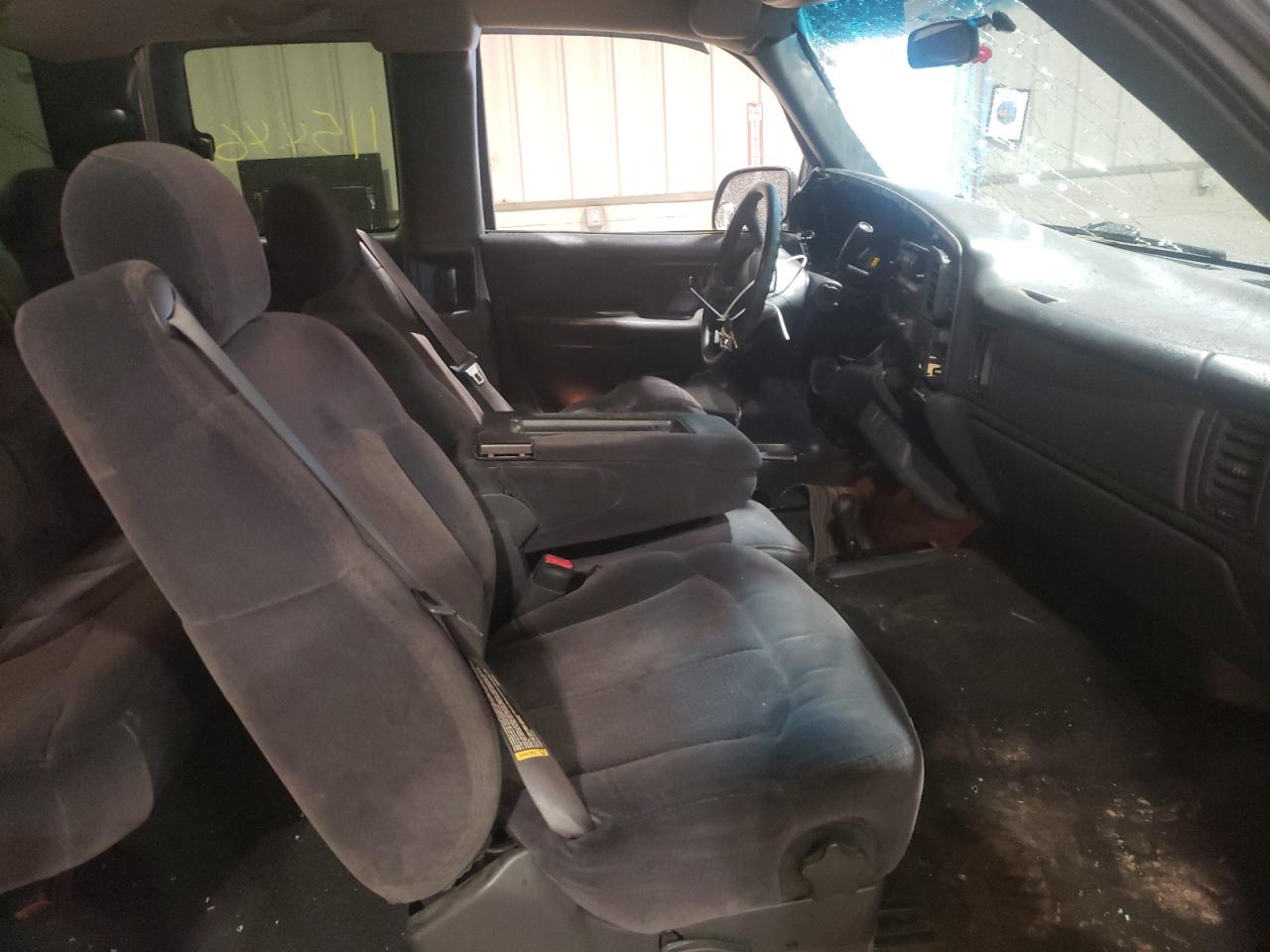 Photo 5 from auction – 2000 CHEVROLET SILVERADO with VIN 2GCEK19V3Y1373747