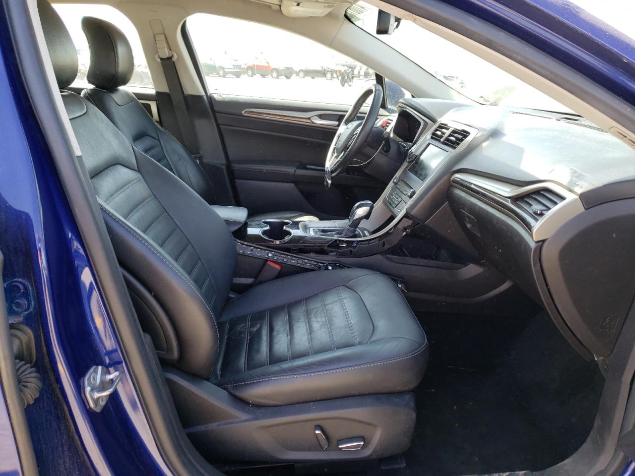 Photo 5 from auction – 2016 FORD FUSION SE with VIN 3FA6P0HD2GR381489