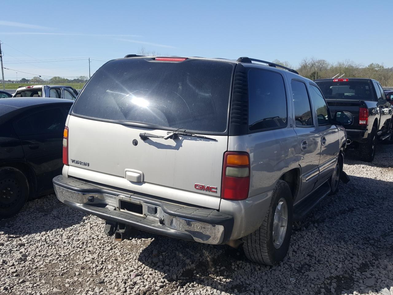 Foto 4 de la subasta – 2004 GMC YUKON con VIN 1GKEC13Z24R322173