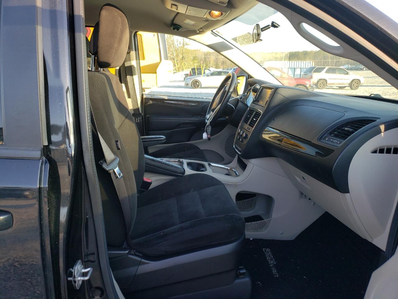 Photo 5 from auction – 2015 DODGE GRAND CARA with VIN 2C4RDGCG9FR649419