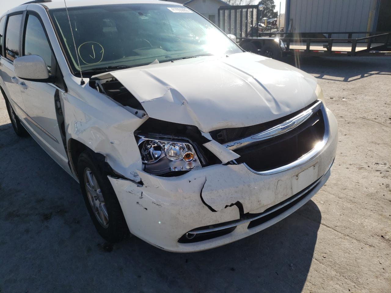 Photo 9 from auction – 2012 CHRYSLER TOWN & COU with VIN 2C4RC1BG0CR228041