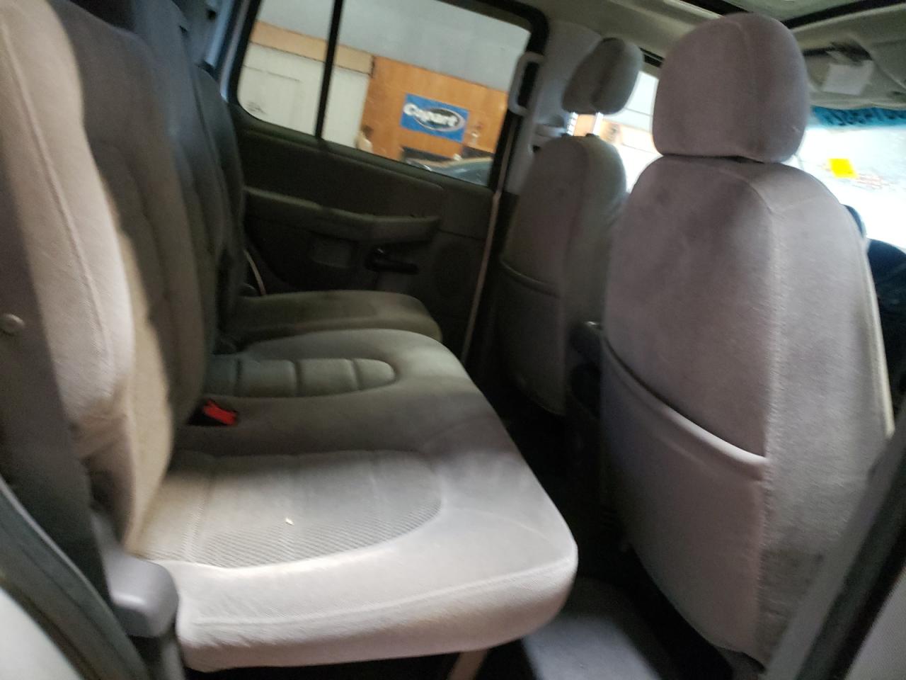 Photo 6 from auction – 2005 FORD EXPLORER X with VIN 1FMZU73E95UB39468