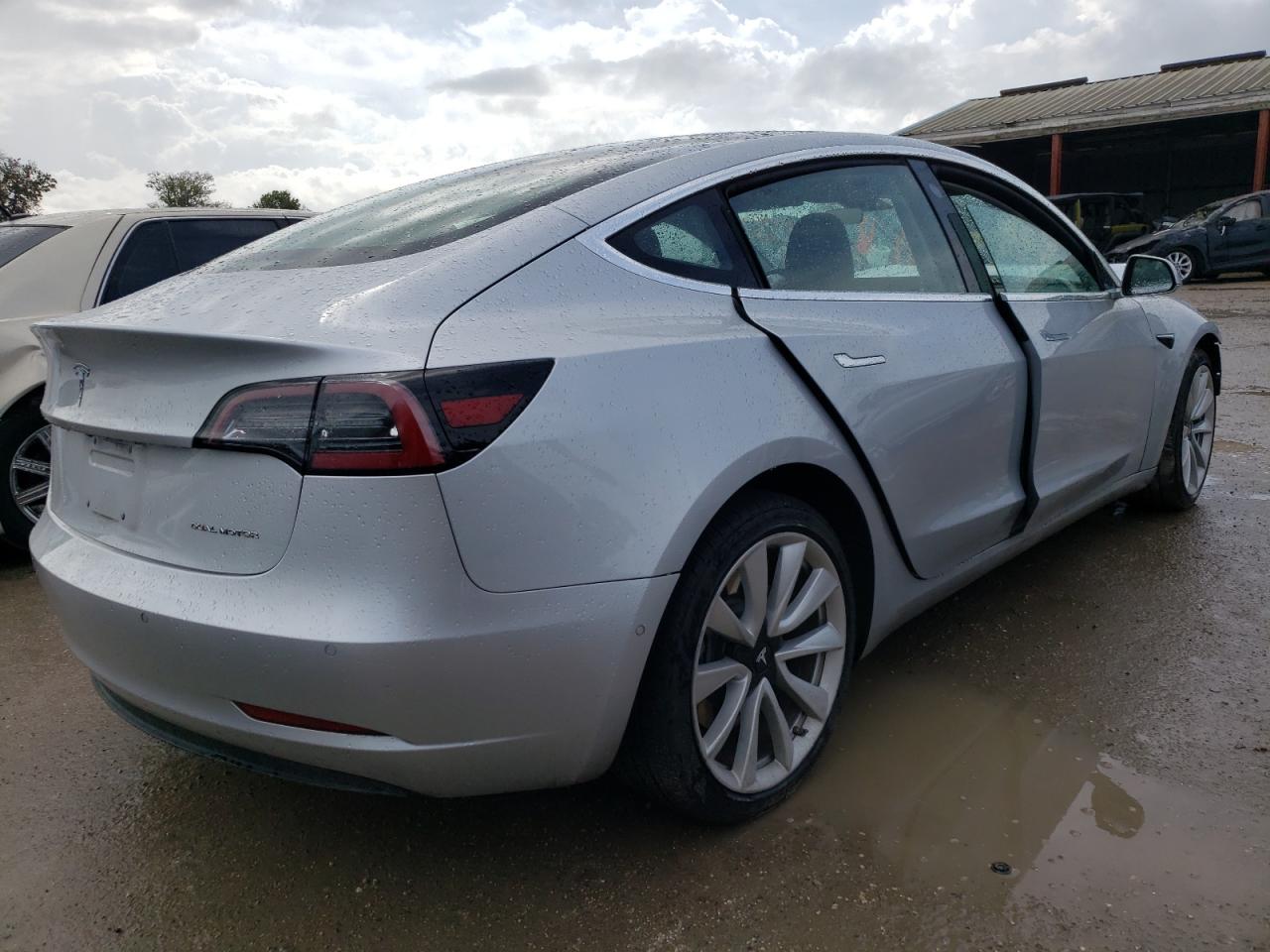 Photo 4 from auction – 2018 TESLA MODEL 3 with VIN 5YJ3E1EB5JF069249