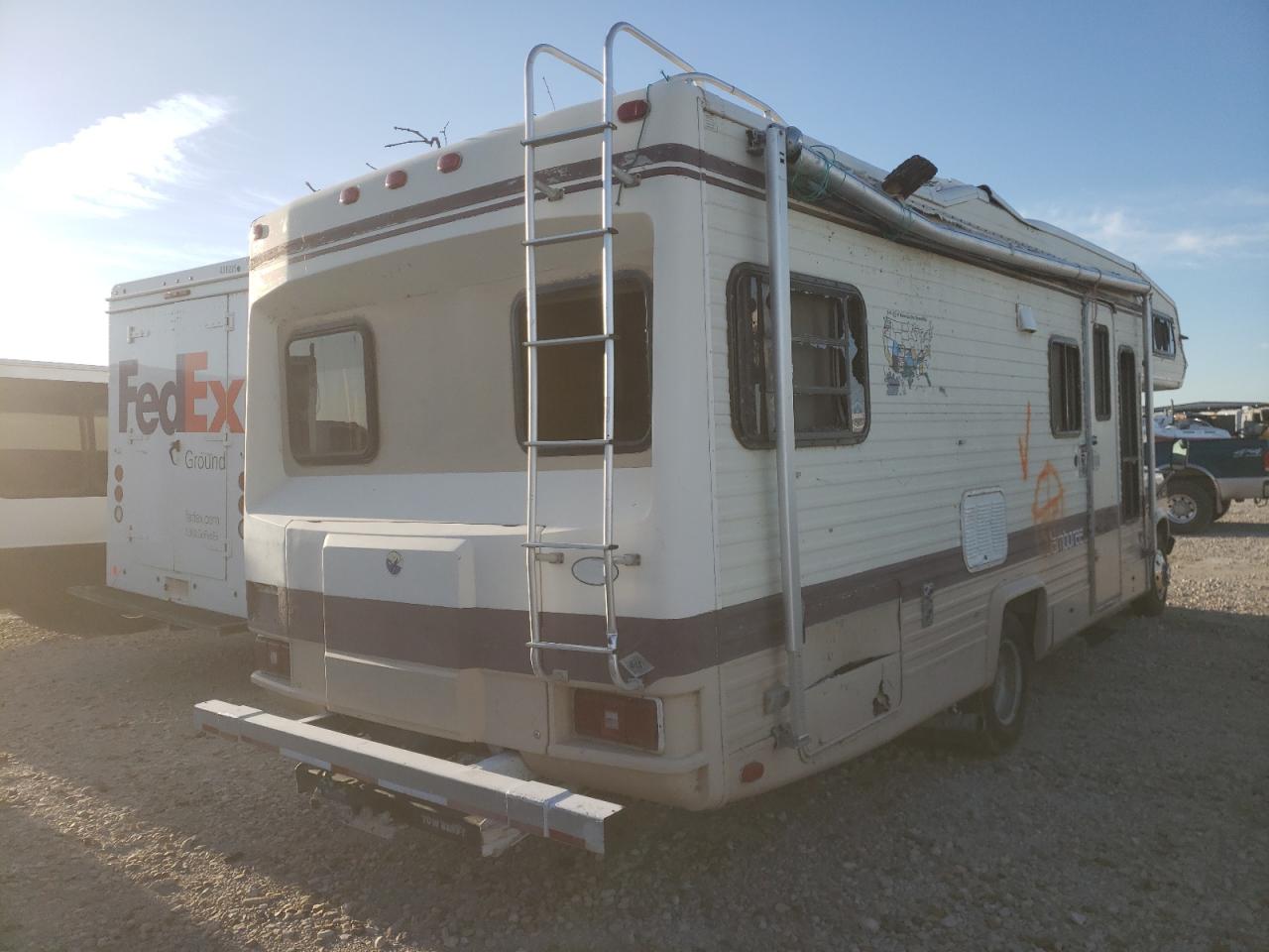 Photo 4 from auction – 1989 FORD MOTORHOME with VIN 1FDKE30G9KHB01966