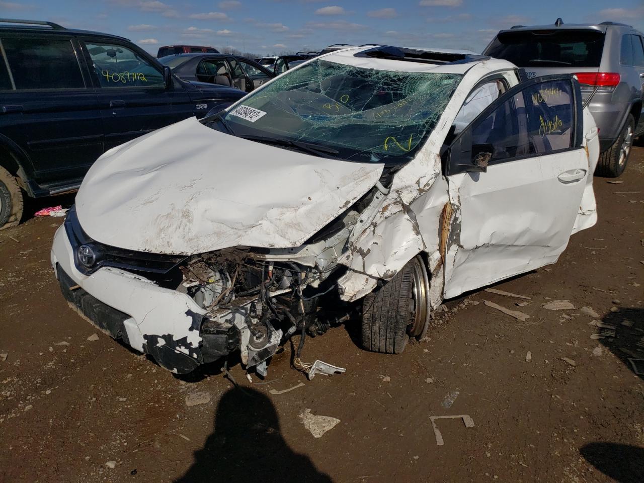 Photo 2 from auction – 2015 TOYOTA COROLLA L with VIN 2T1BURHE3FC364493