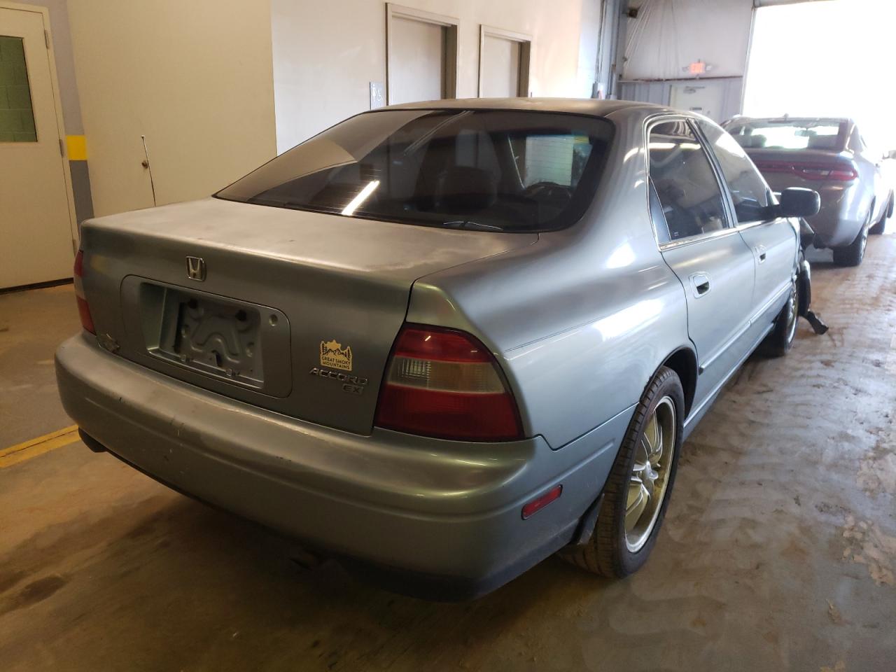 Photo 4 from auction – 1994 HONDA ACCORD EX with VIN JHMCD5658RC093197