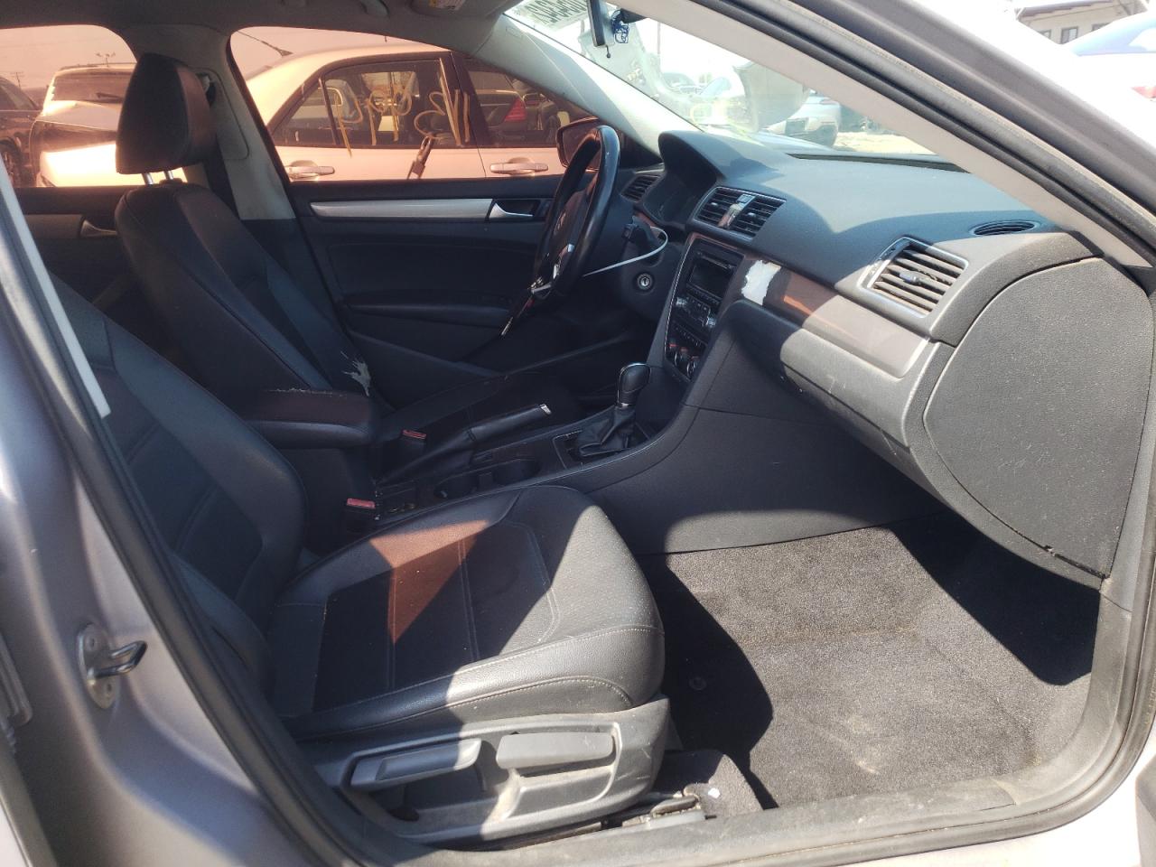 Photo 5 from auction – 2014 VOLKSWAGEN PASSAT S with VIN 1VWAT7A32EC070860