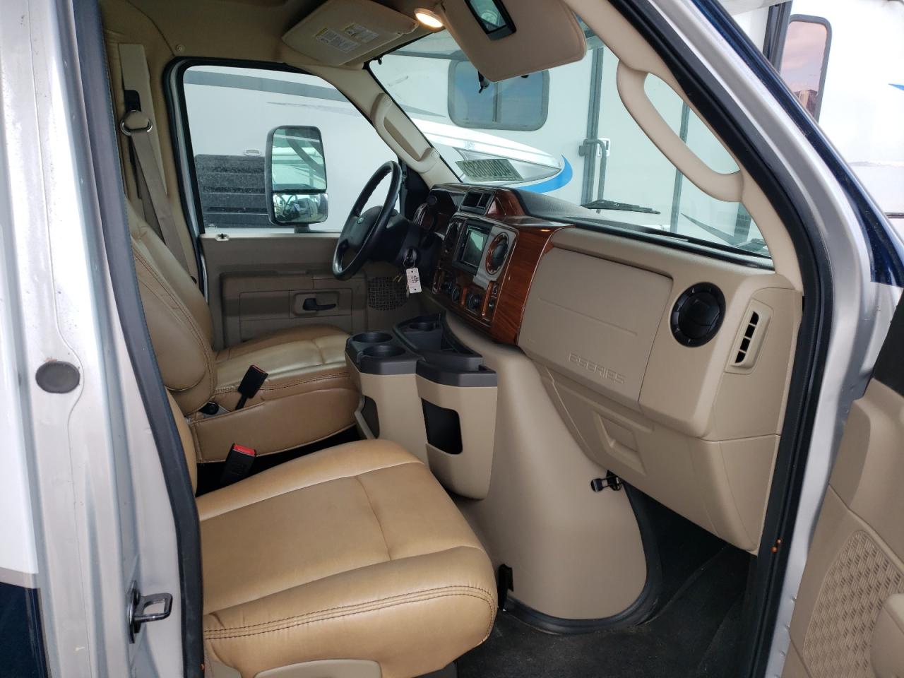 Photo 5 from auction – 2017 FORD ECONOLINE with VIN 1FDXE4FS9HDC69999