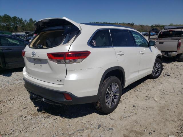 Photo 4 from auction – 2018 TOYOTA HIGHLANDER with VIN 5TDKZRFH9JS547976