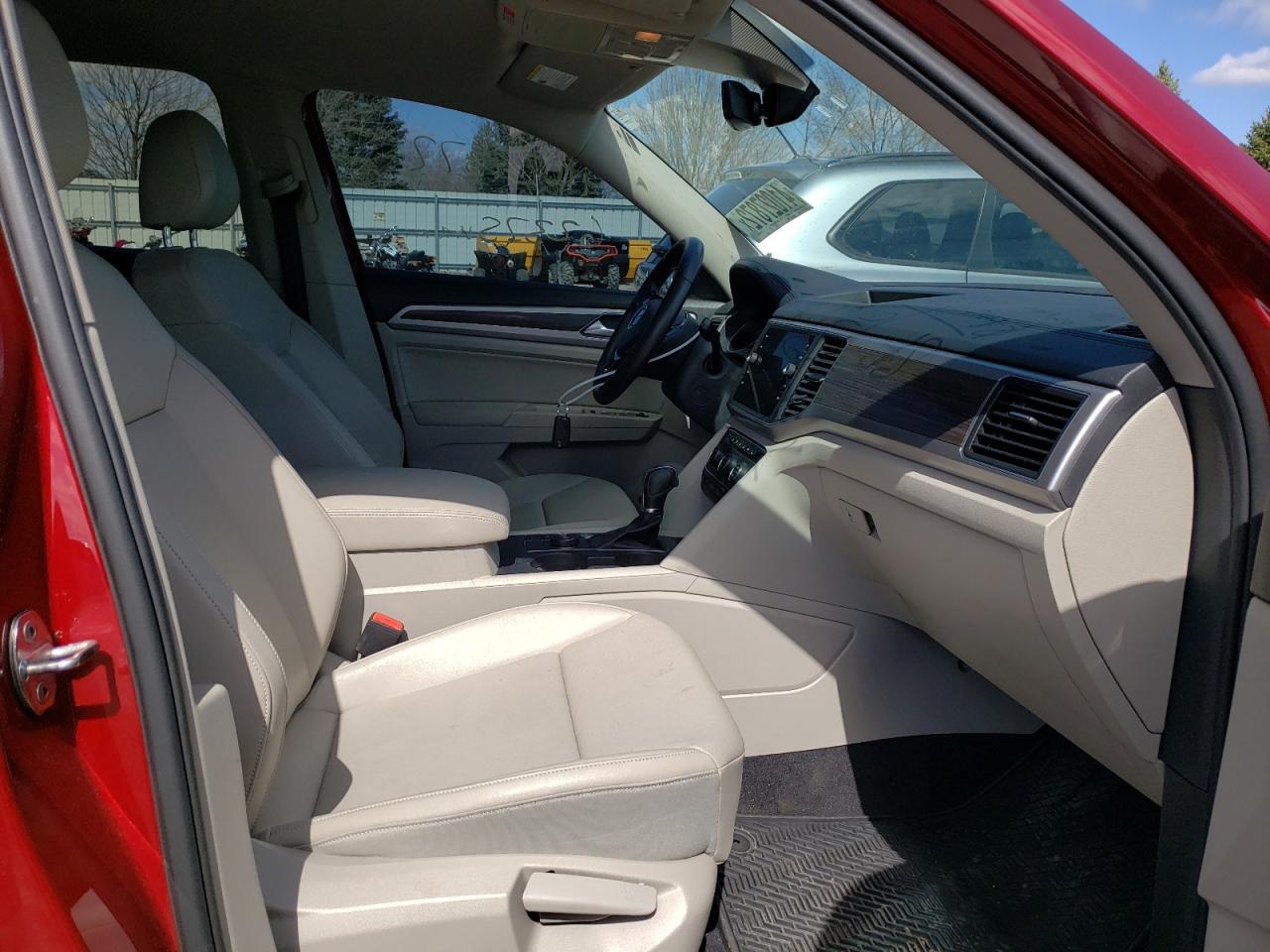 Photo 5 from auction – 2018 VOLKSWAGEN ATLAS SE with VIN 1V2LR2CA0JC523228