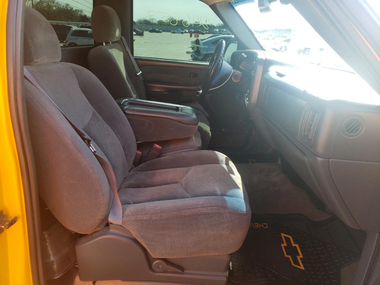 Photo 5 from auction – 2003 CHEVROLET SILVERADO with VIN 1GCEC14V43Z220329
