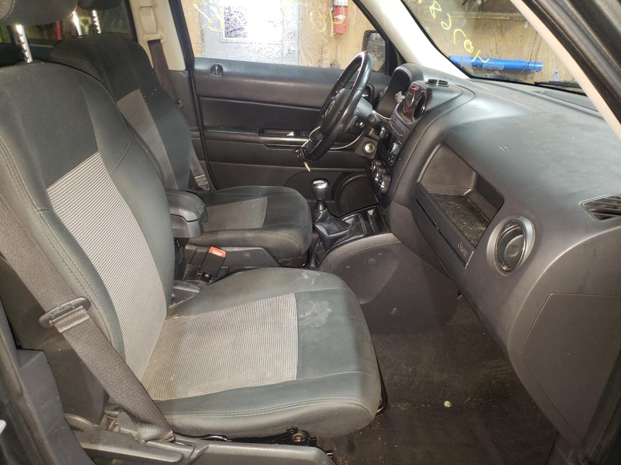 Photo 5 from auction – 2011 JEEP PATRIOT with VIN 1J4NF2GB4BD115259