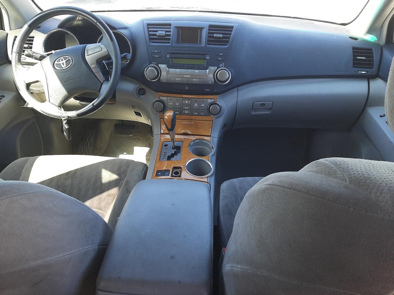 Photo 9 from auction – 2008 TOYOTA HIGHLANDER with VIN JTEEW41A982014896