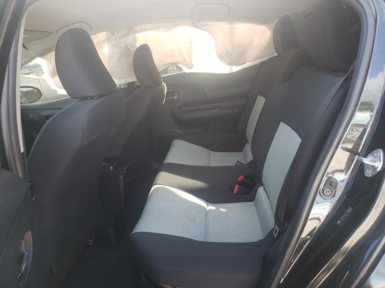 Photo 6 from auction – 2015 TOYOTA PRIUS C with VIN JTDKDTB36F1087069