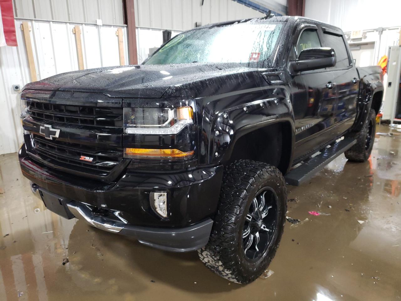Photo 2 from auction – 2018 CHEVROLET SILVERADO with VIN 3GCUKREC4JG529063