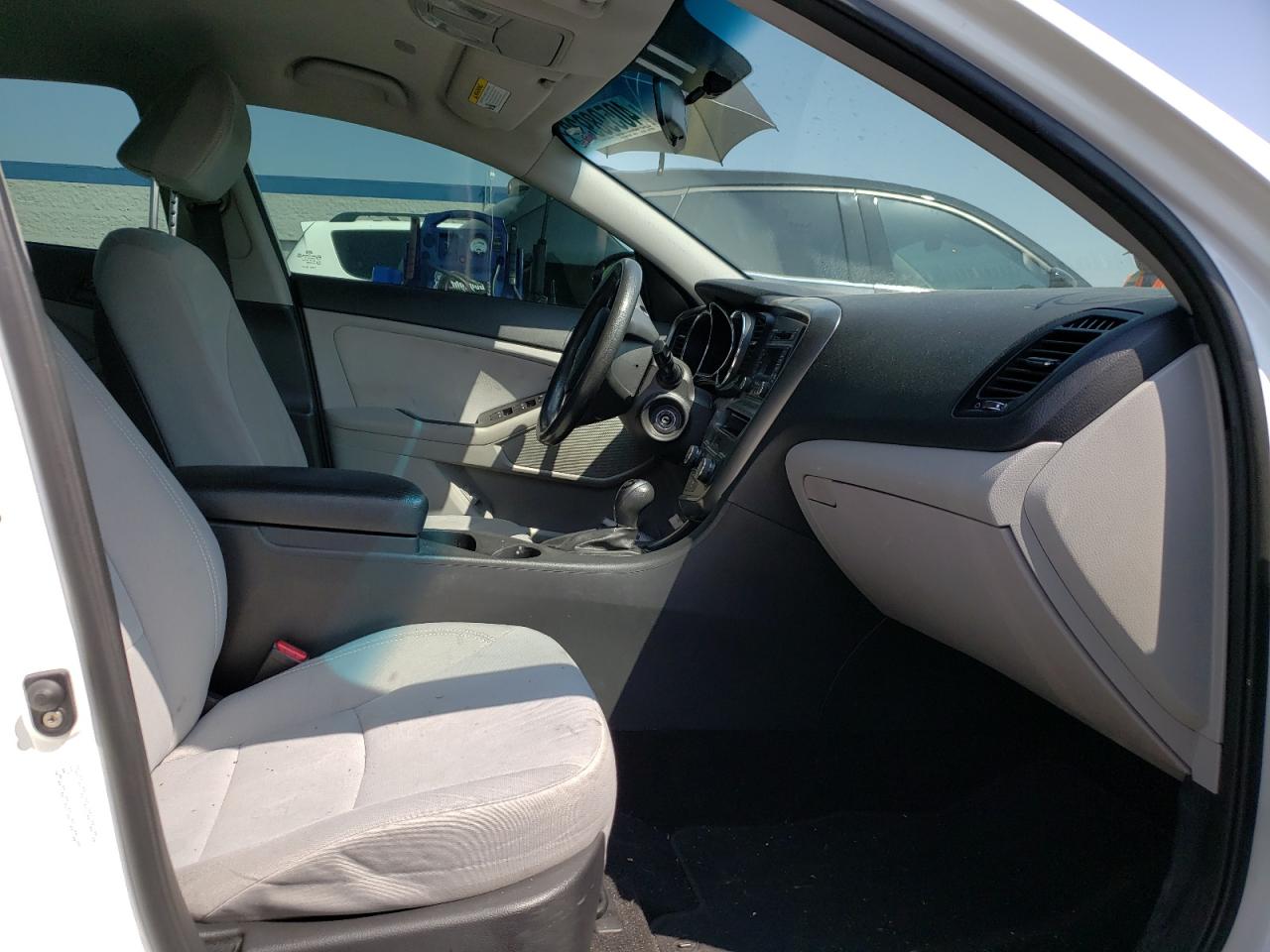 Zdjęcie 5 z aukcji – 2013 KIA OPTIMA LX z VIN KNAGM4A74D5359637