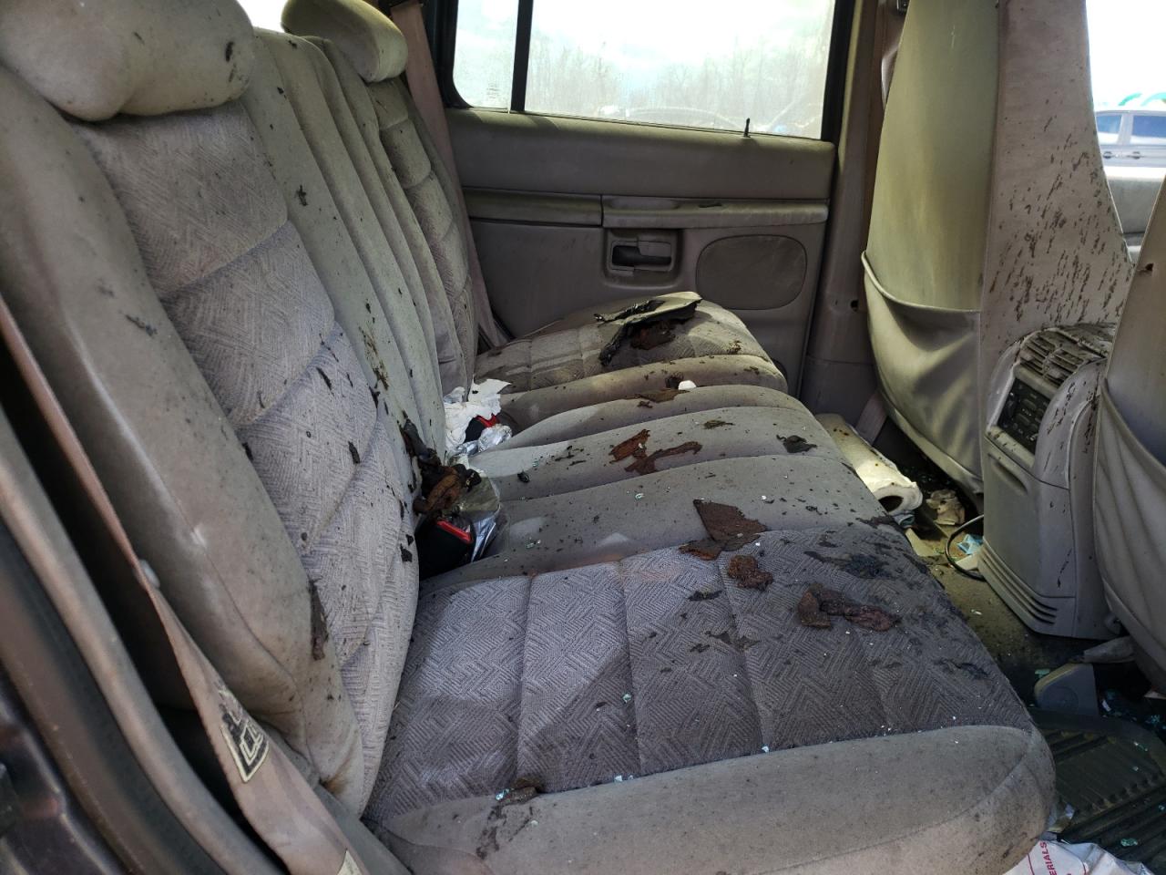 Photo 6 from auction – 2001 FORD EXPLORER X with VIN 1FMZU83P61UB06817