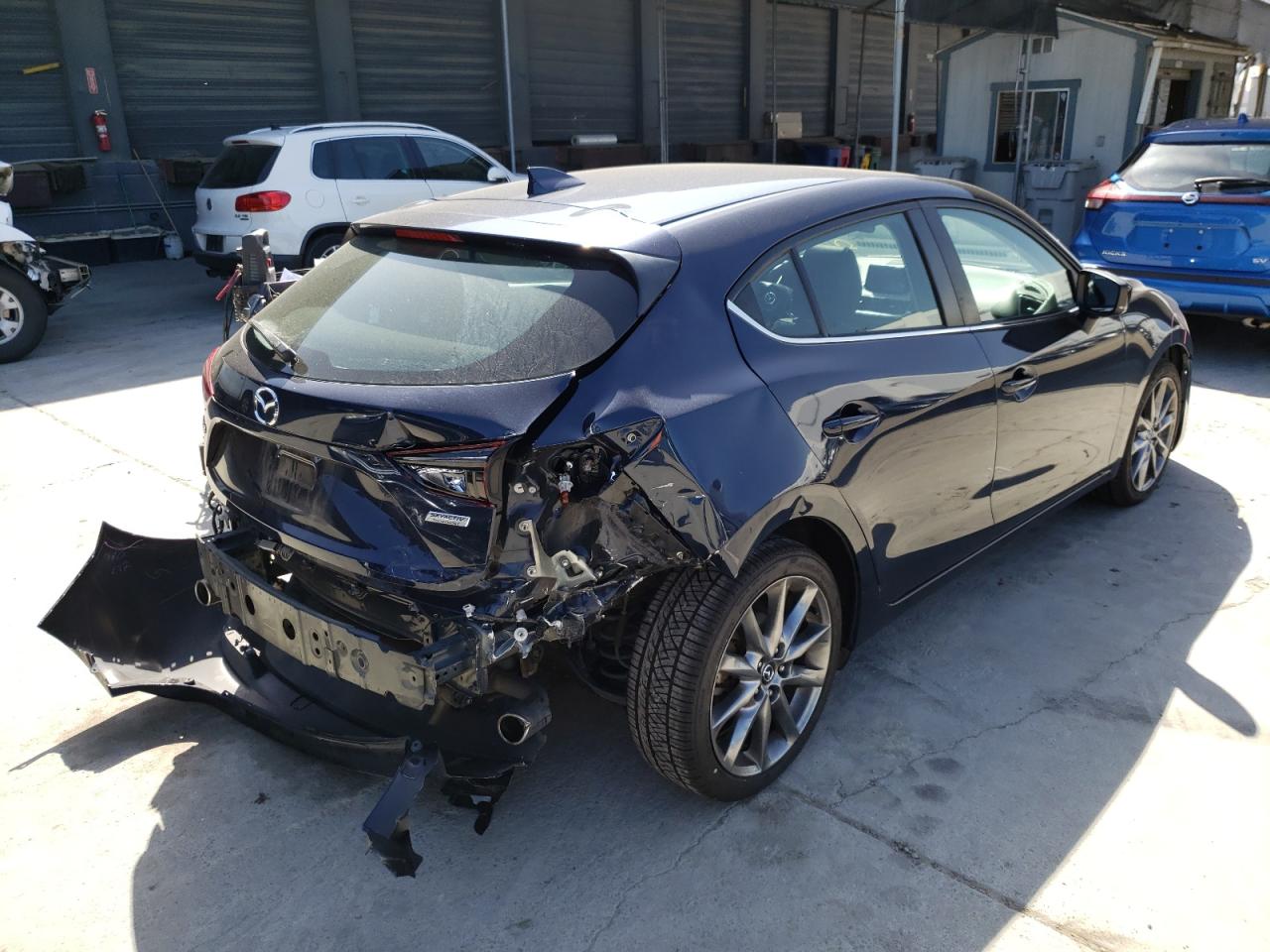 Photo 4 from auction – 2018 MAZDA 3 TOURING with VIN 3MZBN1L33JM265769