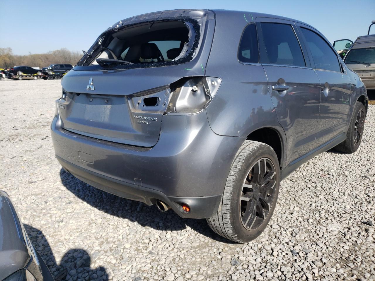Photo 4 from auction – 2015 MITSUBISHI OUTLANDER with VIN 4A4AP4AU6FE017544
