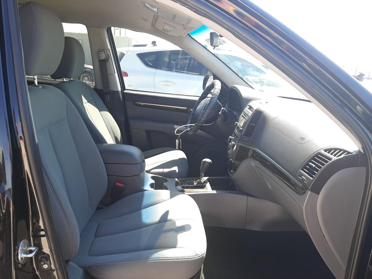 Photo 5 from auction – 2010 HYUNDAI SANTA FE G with VIN 5NMSG3AB1AH394468