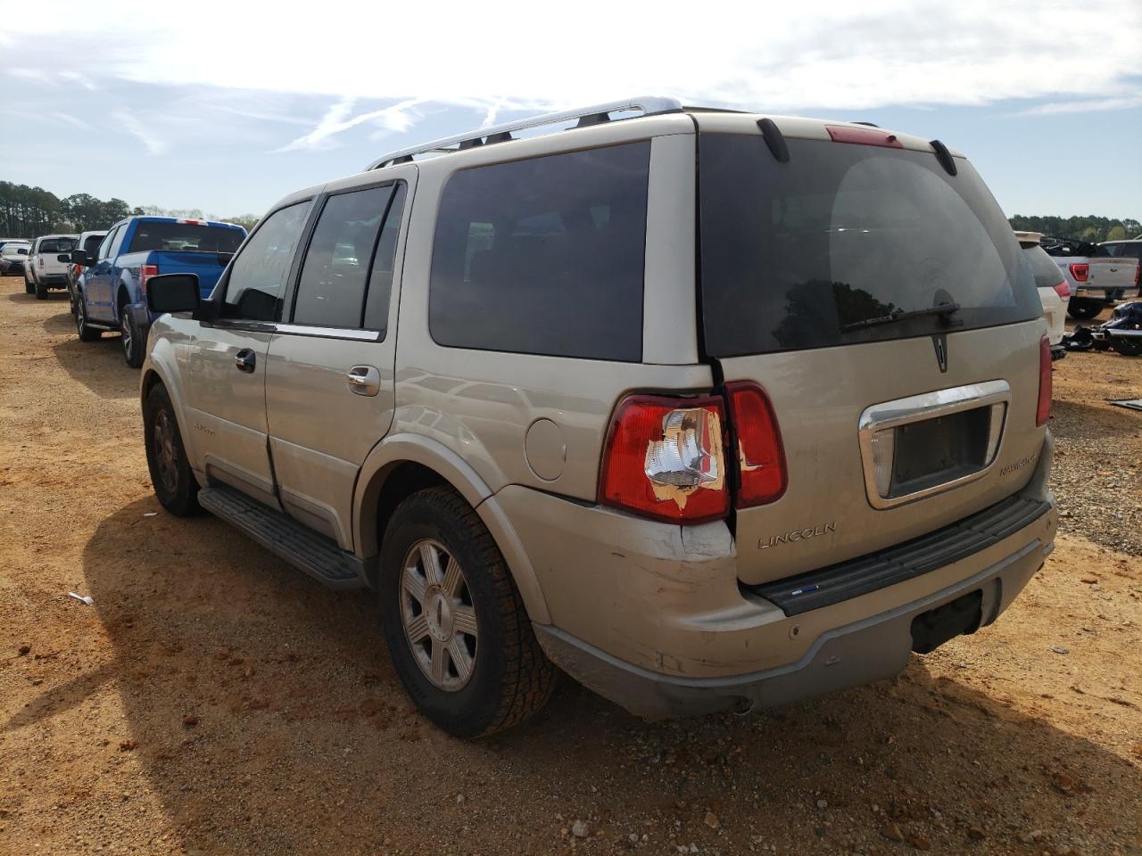 Photo 3 from auction – 2004 LINCOLN NAVIGATOR with VIN 5LMFU27R24LJ31720