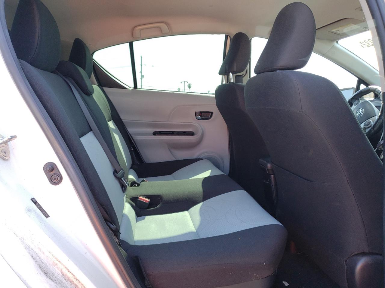 Photo 6 from auction – 2014 TOYOTA PRIUS C with VIN JTDKDTB3XE1069544