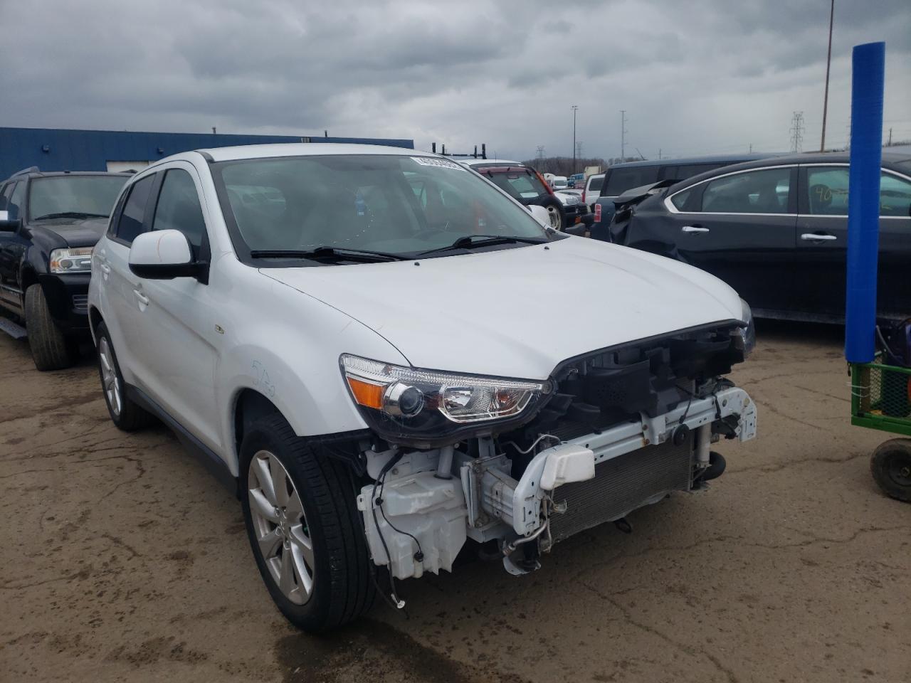 MITSUBISHI OUTLANDER 2015 with VIN 4A4AP3AW6FE032623 - Photo from auction