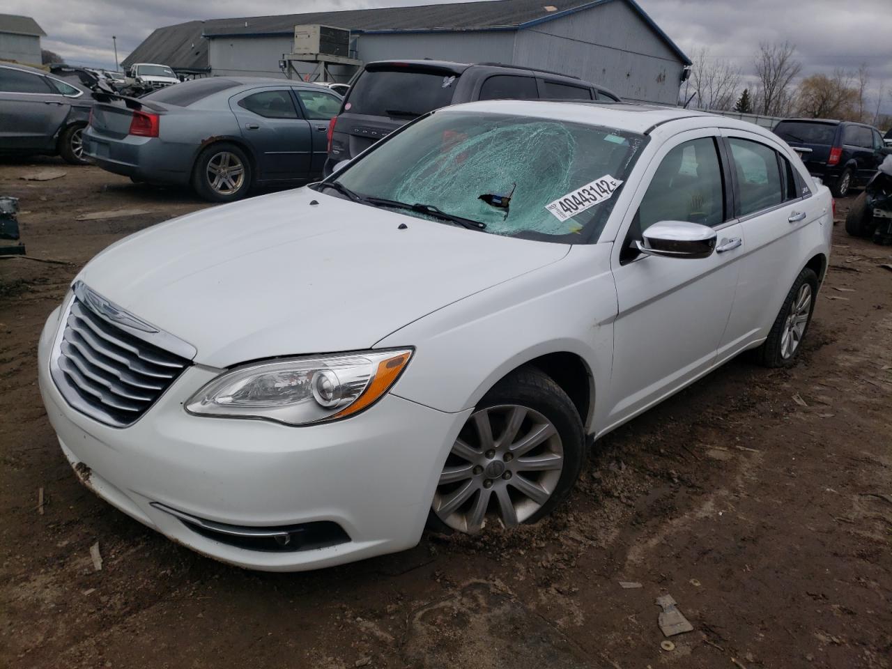 Photo 2 from auction – 2013 CHRYSLER 200 LIMITE with VIN 1C3CCBCG4DN744397