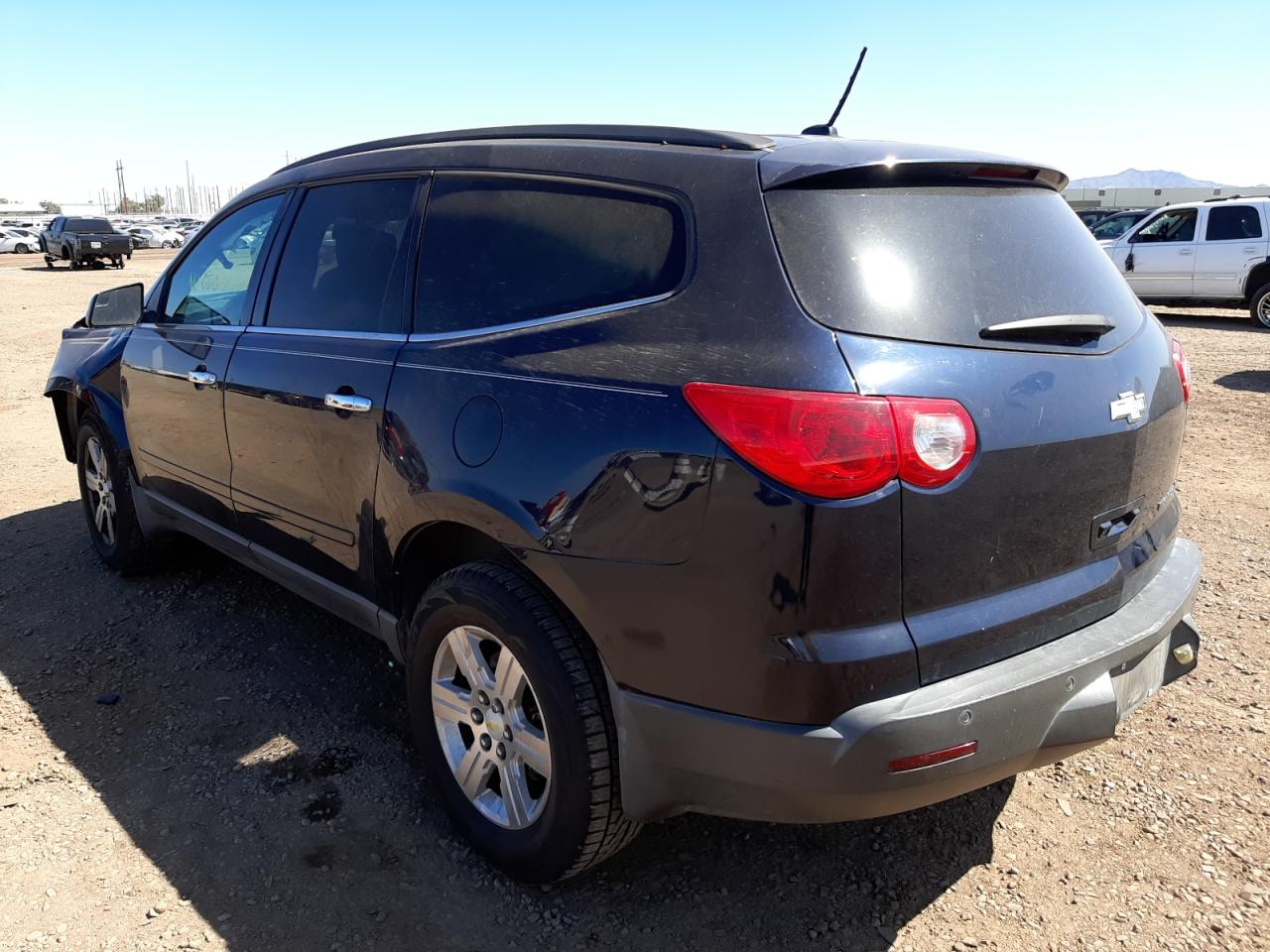Photo 3 from auction – 2011 CHEVROLET TRAVERSE L with VIN 1GNKRGED8BJ207937