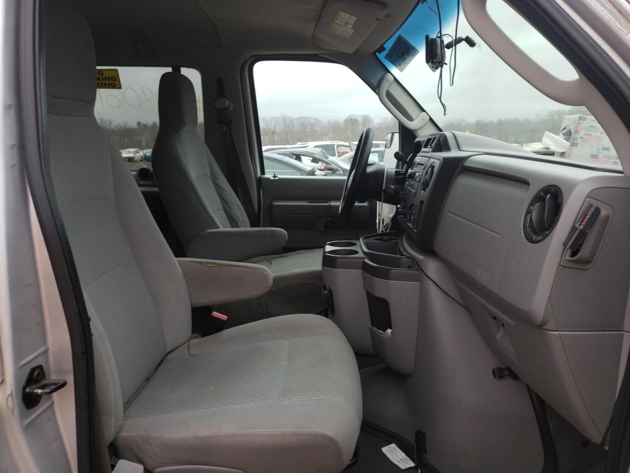 Photo 5 from auction – 2010 FORD ECONOLINE with VIN 1FBNE3BL7ADA54877