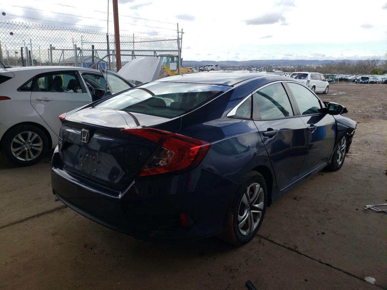 Photo 4 from auction – 2016 HONDA CIVIC LX with VIN 19XFC2F50GE207800