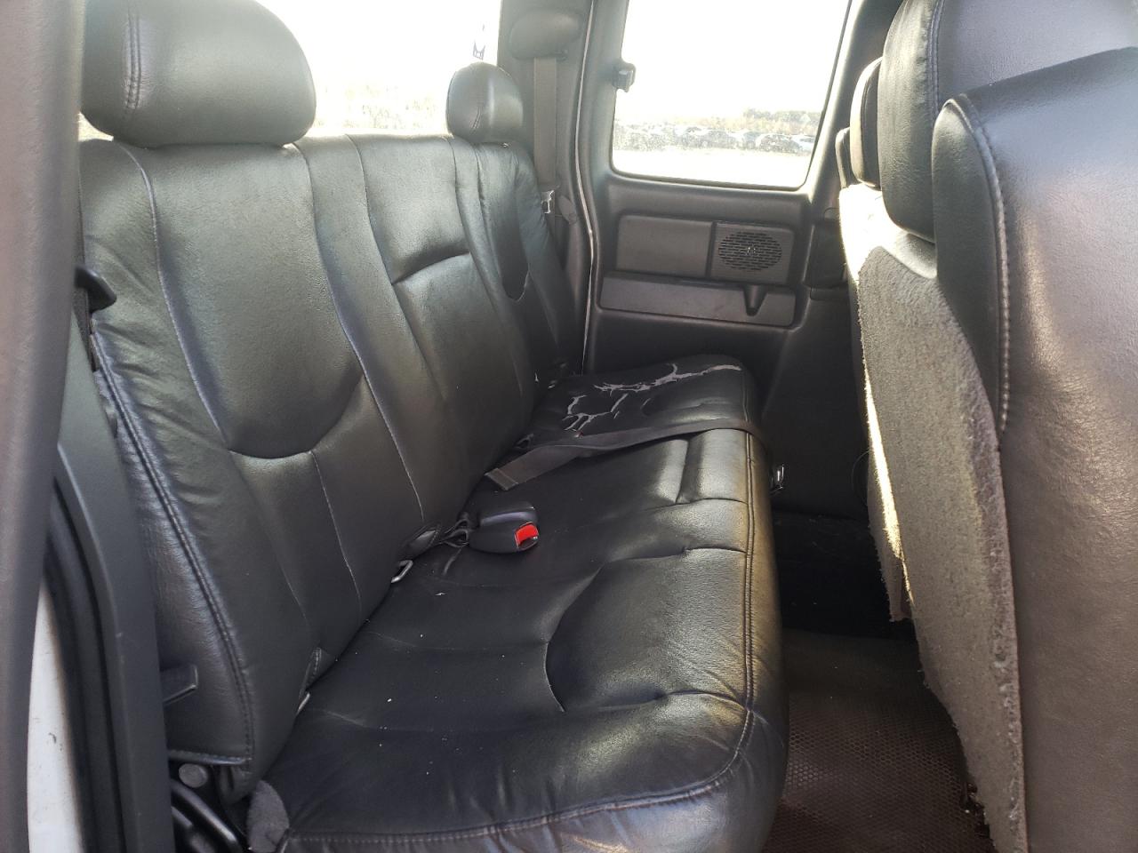 Photo 6 from auction – 2005 CHEVROLET SILVERADO with VIN 2GCEC19T951238909