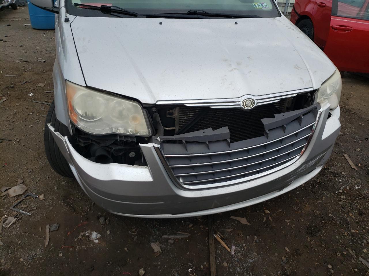 Photo 9 from auction – 2010 CHRYSLER TOWN & COU with VIN 2A4RR5D19AR324353