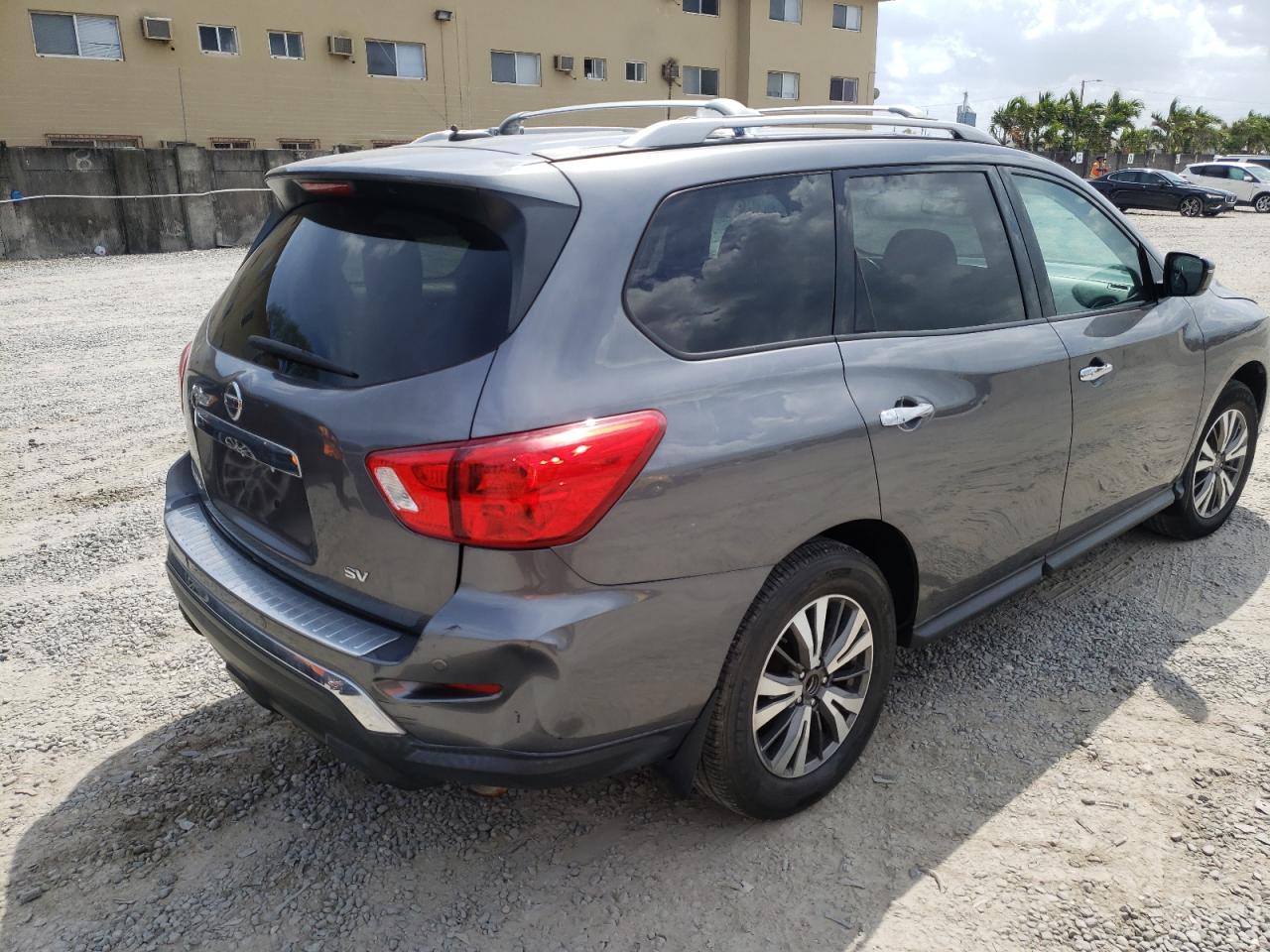 Photo 4 from auction – 2017 NISSAN PATHFINDER with VIN 5N1DR2MN2HC611453