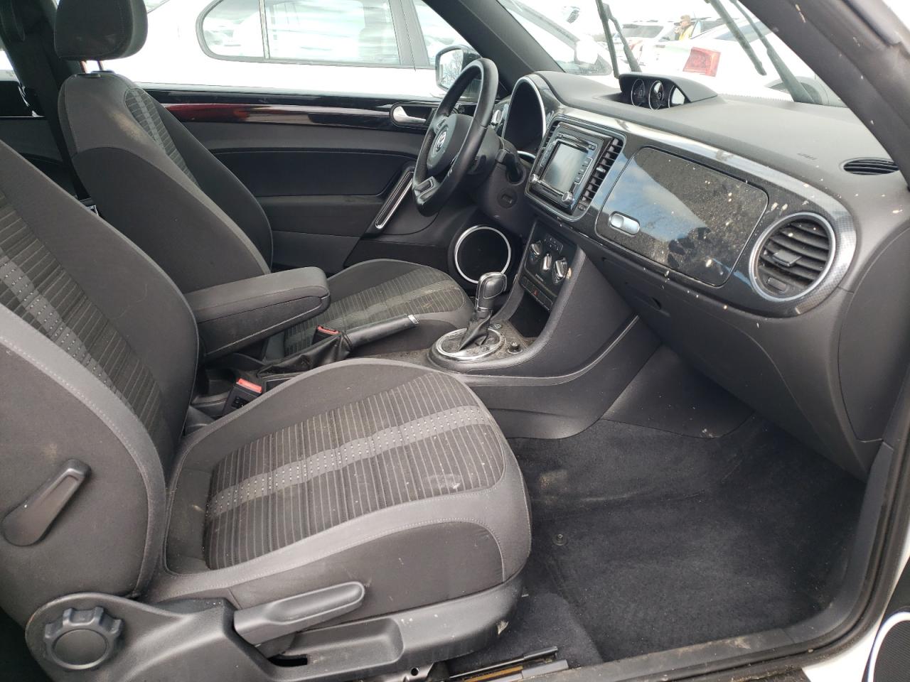 Photo 5 from auction – 2013 VOLKSWAGEN BEETLE TUR with VIN 3VWVA7AT5DM620699