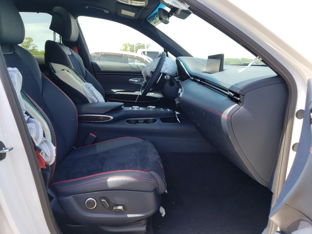 Photo 5 from auction – 2022 GENESIS GV70 BASE with VIN KMUMCDTC1NU033110