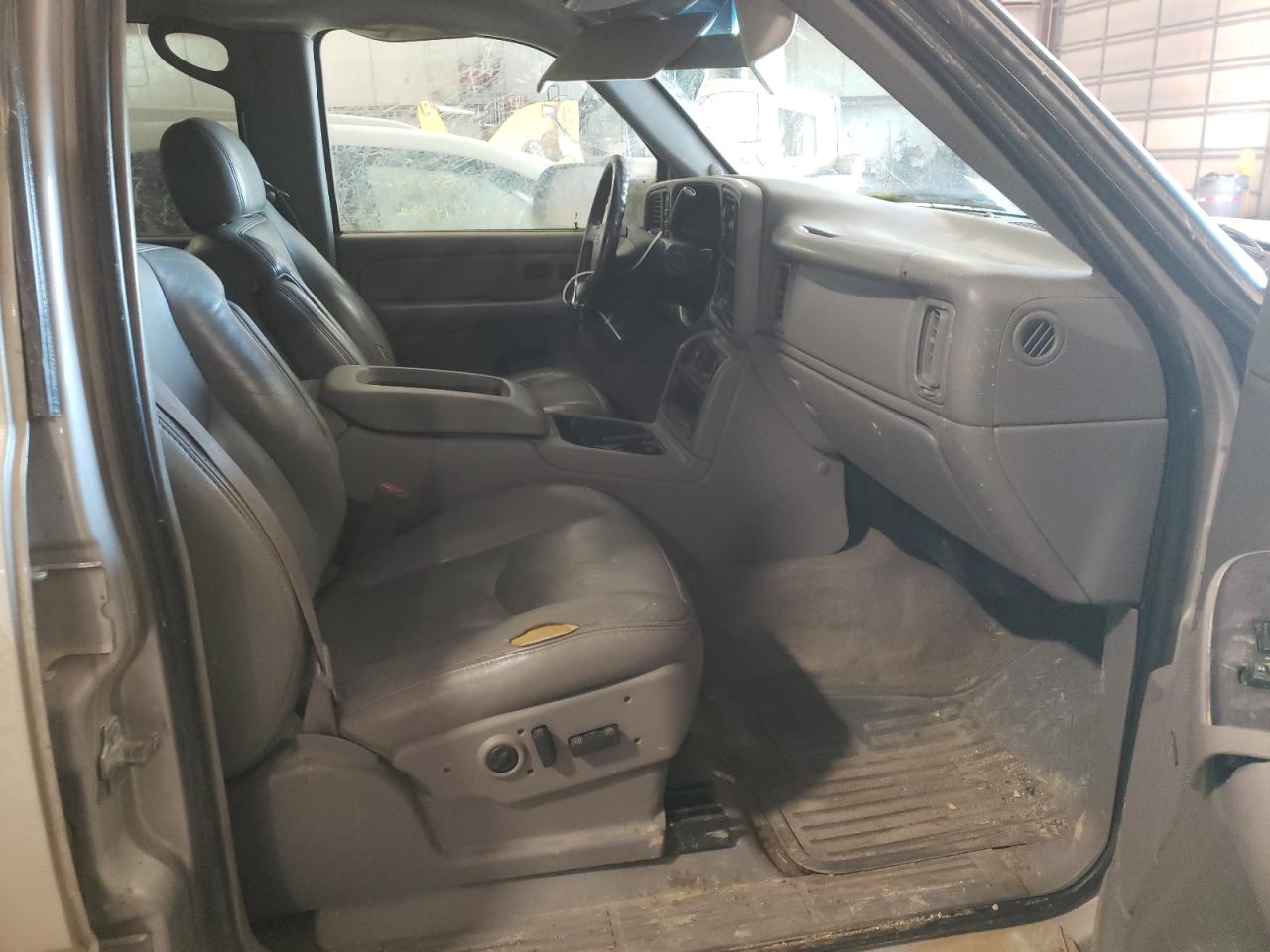 Photo 5 from auction – 2004 CHEVROLET SILVERADO with VIN 1GCHK23224F259632