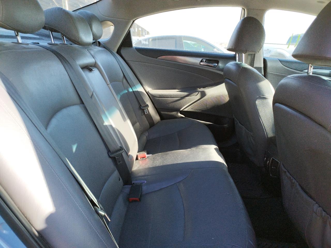 Photo 6 from auction – 2012 HYUNDAI SONATA HYB with VIN KMHEC4A47CA047302